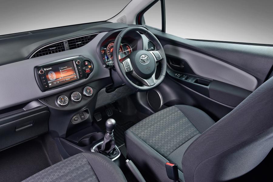 Интерьер Toyota Yaris Bi-Tone 2016 года  (ZA) (фото 14 из 14)